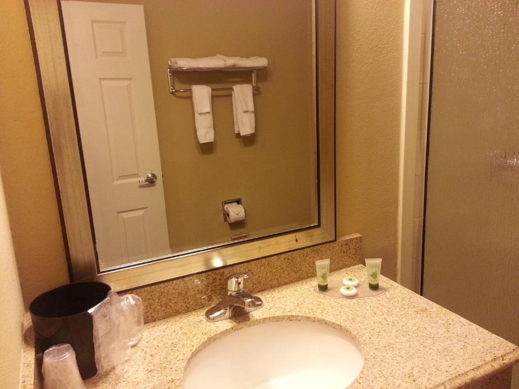 Howard Johnson By Wyndham Odessa Tx Room photo