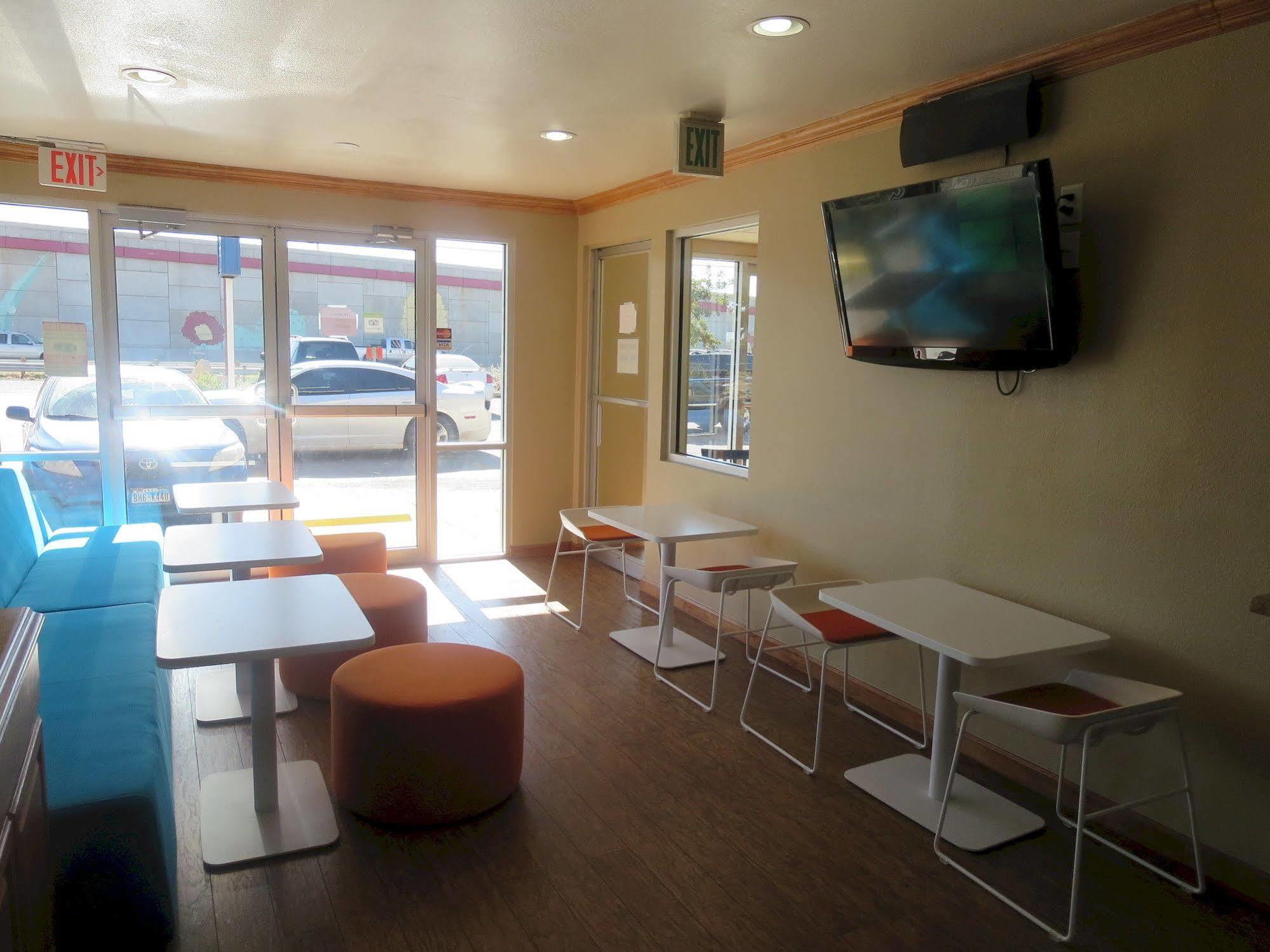 Howard Johnson By Wyndham Odessa Tx Exterior photo