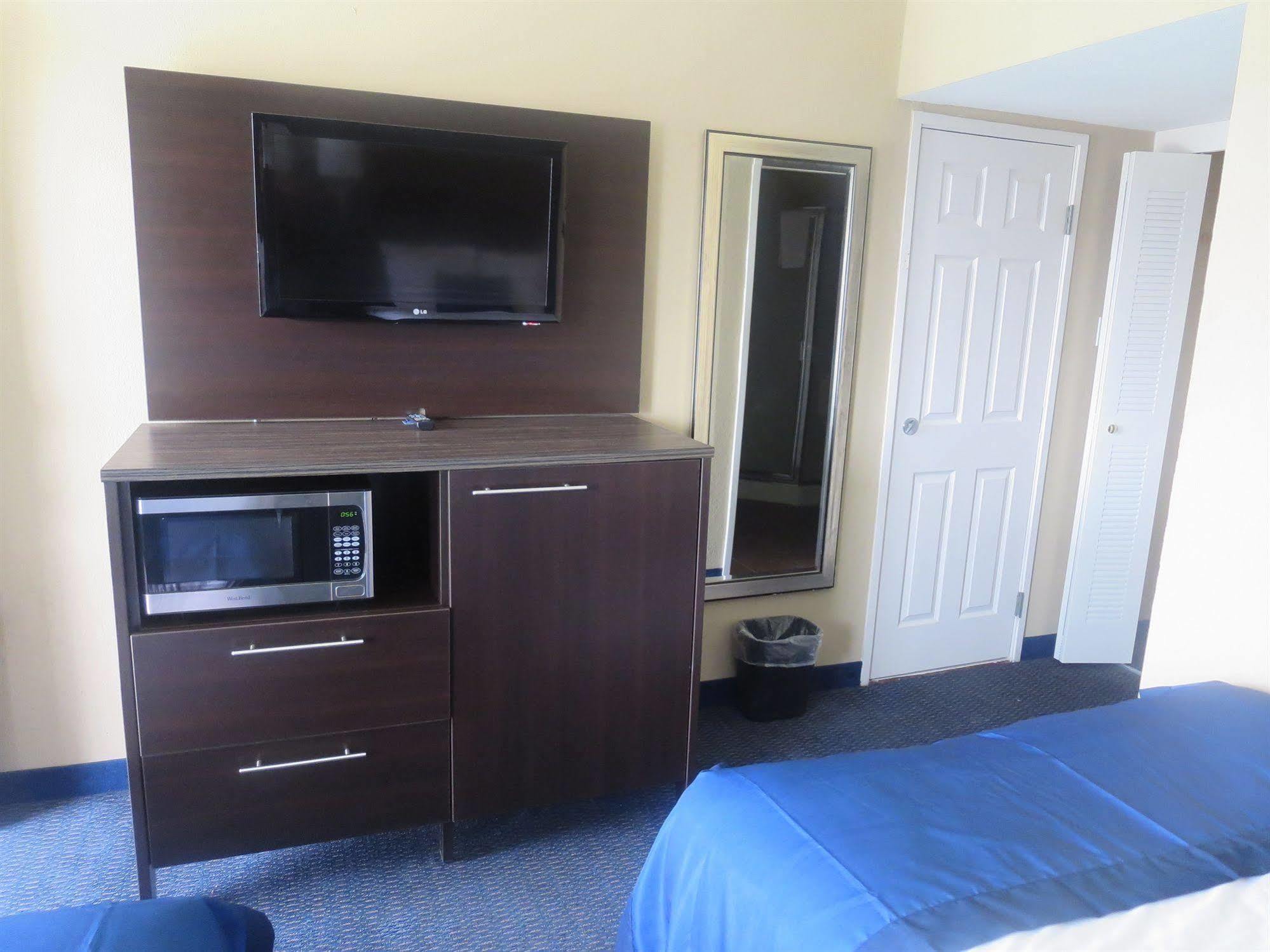 Howard Johnson By Wyndham Odessa Tx Exterior photo