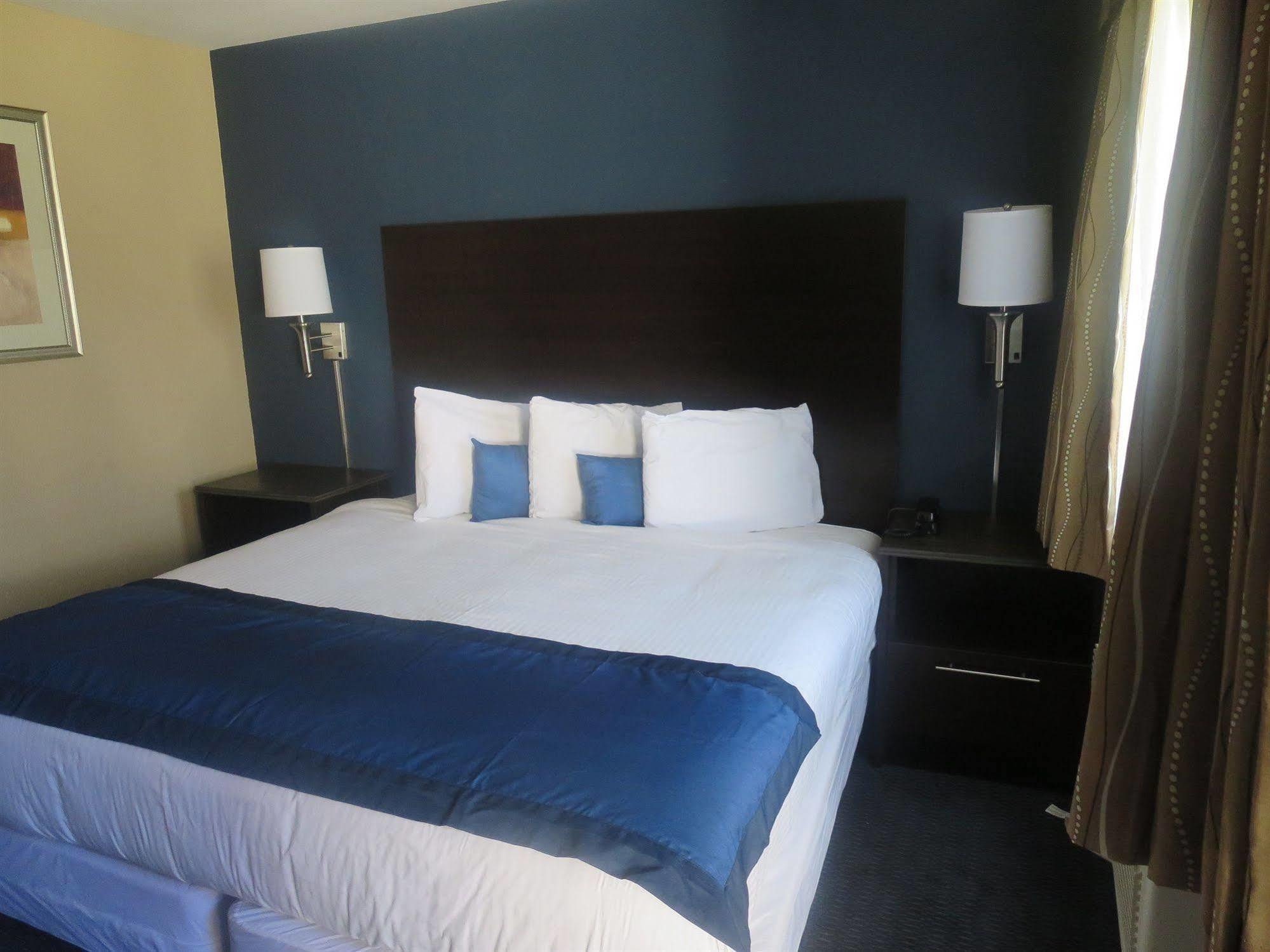 Howard Johnson By Wyndham Odessa Tx Exterior photo