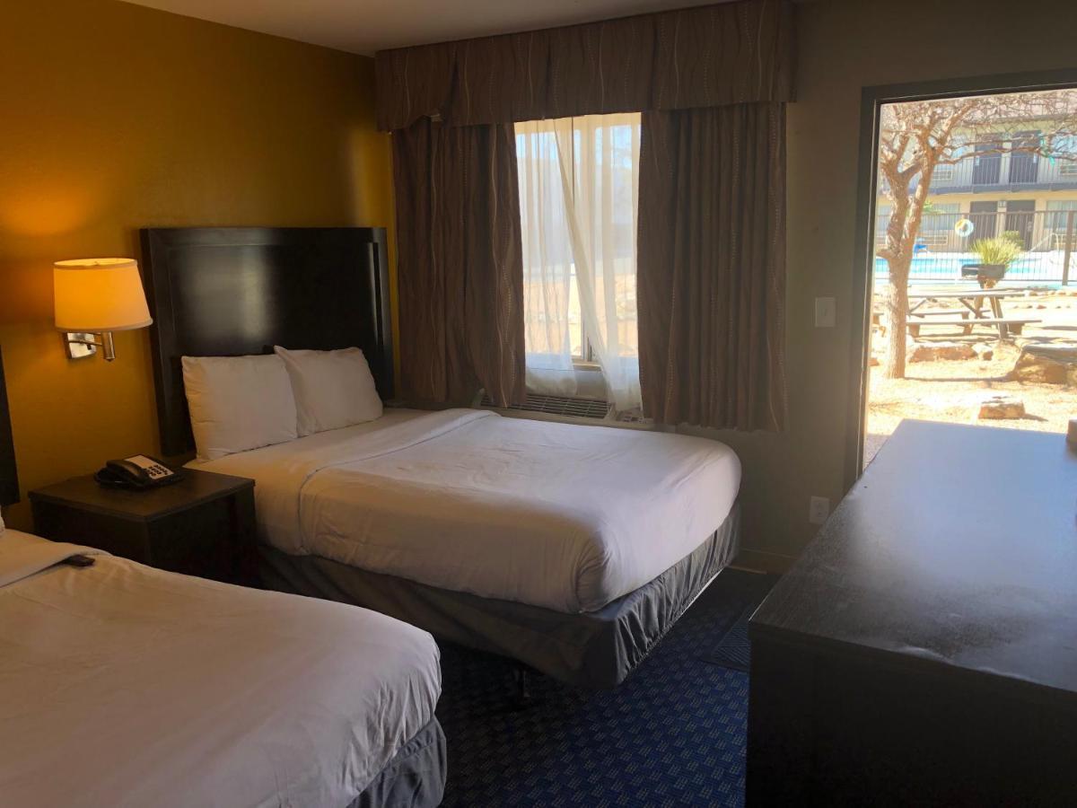 Howard Johnson By Wyndham Odessa Tx Exterior photo