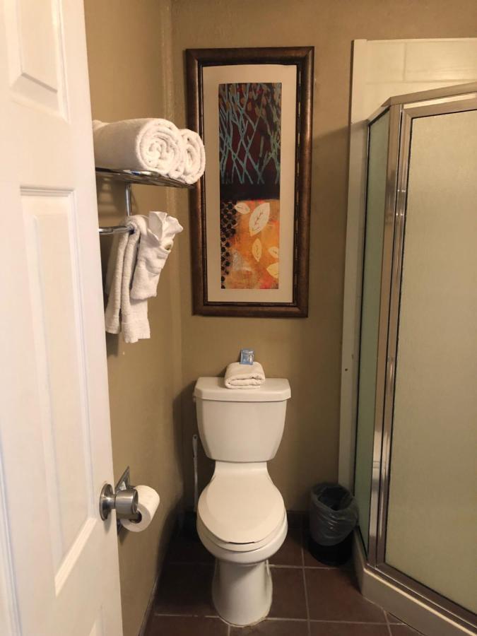 Howard Johnson By Wyndham Odessa Tx Exterior photo